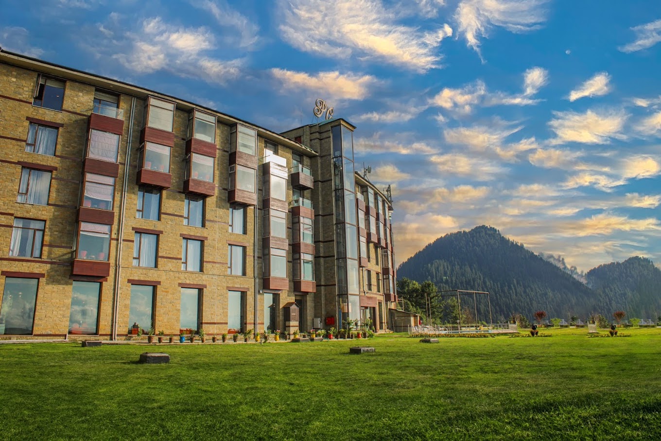 TOP 100 HOTELS IN PAKISTAN 2024 RANKING BY FLYPAKISTAN